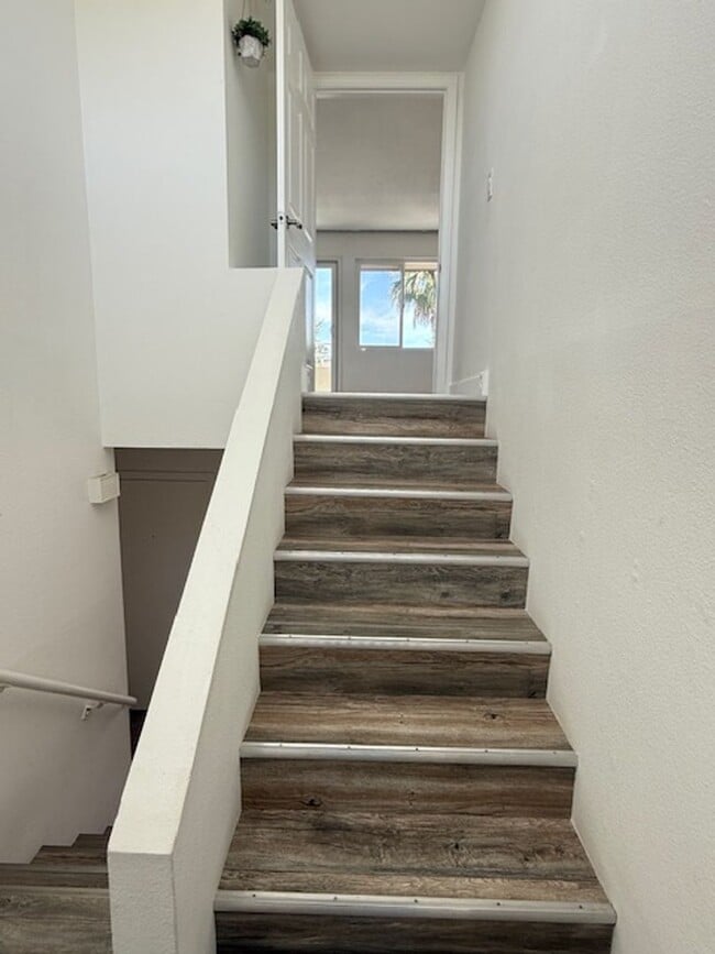 Building Photo - Unique Condo in Huntington Harbor