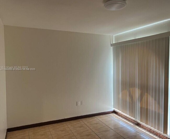Building Photo - 10651 SW 108th Ave
