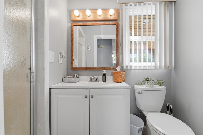 Building Photo - 6502 Allison Ave