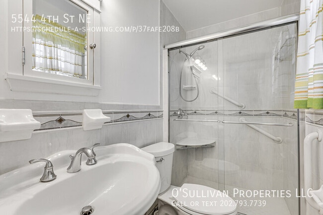 Building Photo - 5544 4th St NE