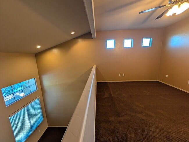 Building Photo - Beautiful home, close to Walmart, Sprouts and much more.