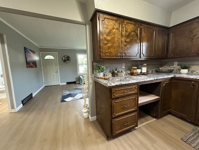 Building Photo - Renovated 2 bed, 1 bath home for rent in W...