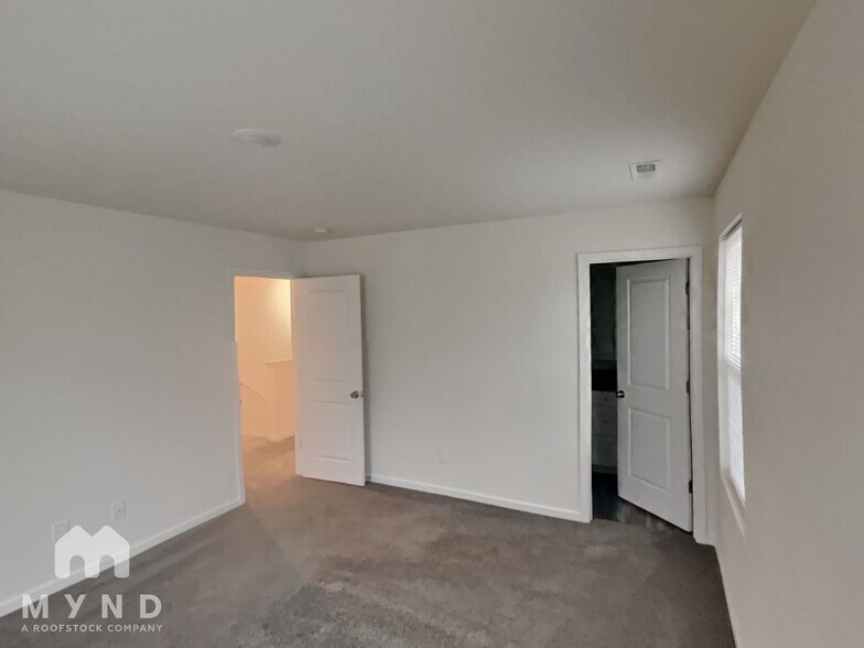 Building Photo - 476 Gray St