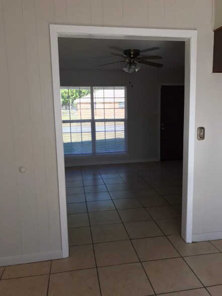 Building Photo - 16313 Lamont Rd