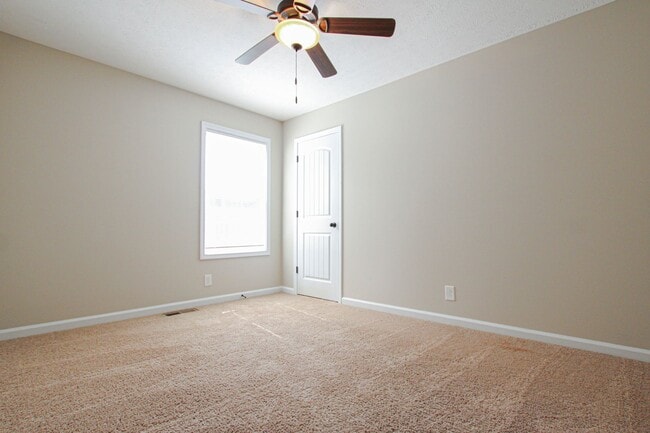 Building Photo - Three Bedroom in Autumn Creek!