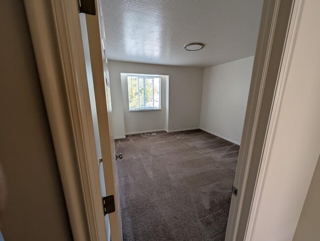 Building Photo - 164 W 200 S