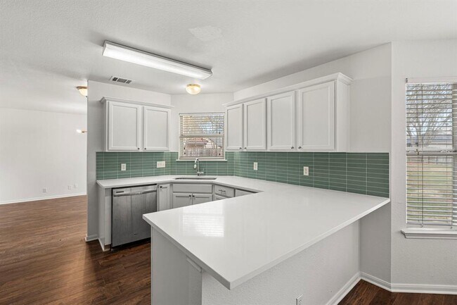 Building Photo - 210 Summerside Ave