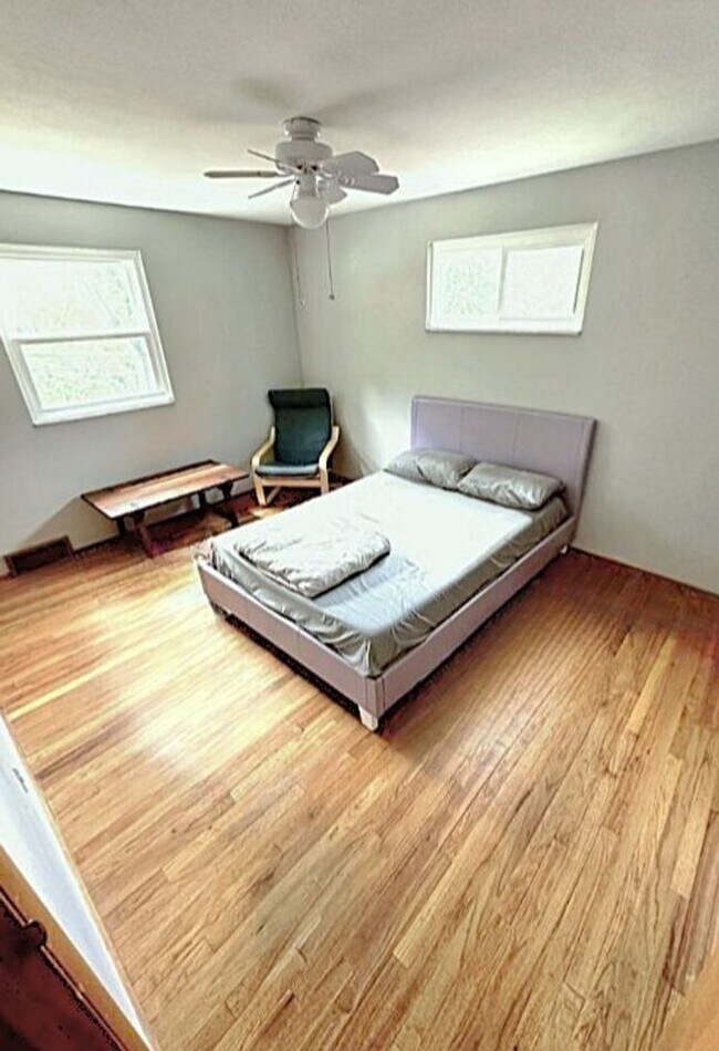 Building Photo - PRIME LOCATION Beautiful Home 1 Mile from ...