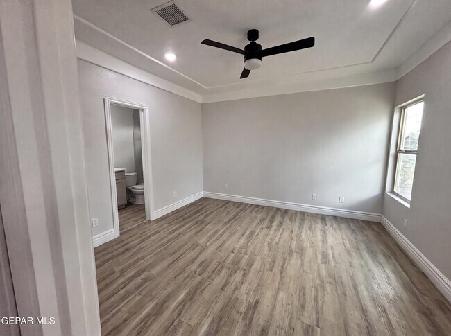 Building Photo - 10371 Manzana Rd