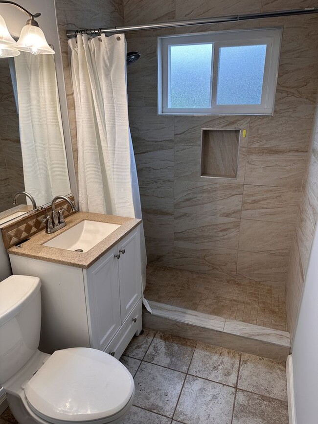 Building Photo - Gorgeously Remodeled Two Bedroom Condo Wit...