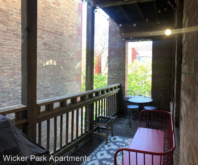 Building Photo - 1250 N Damen Ave