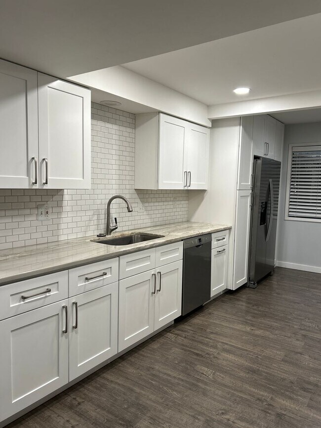 Building Photo - Houk Duplex