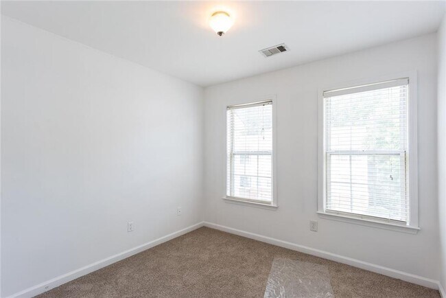 Building Photo - 3967 Howell Park Rd