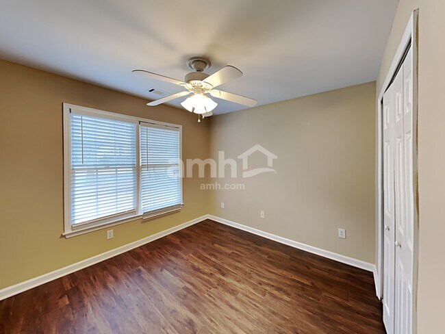 Building Photo - 1029 Chatsworth Ln