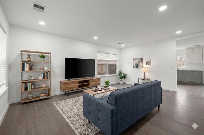 Building Photo - 2204 Founder Dr