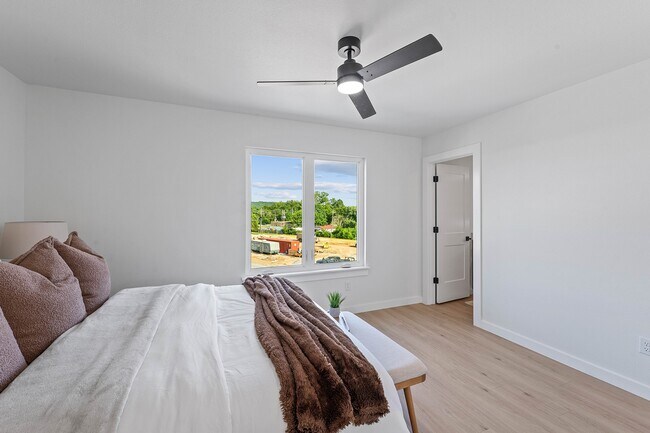 Building Photo - 1479 W Hendon St