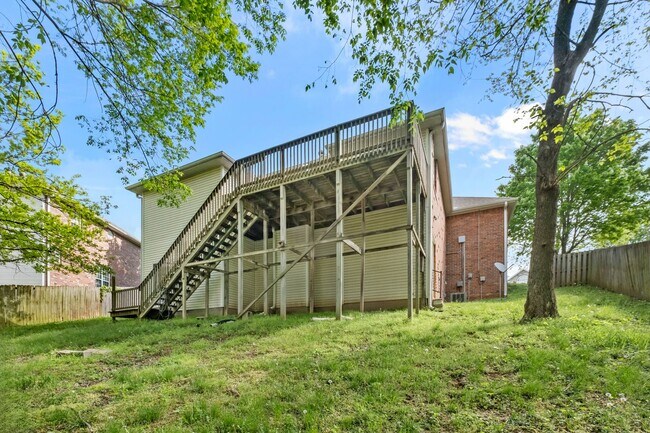 Building Photo - Charming 3-Bed, 2-Bath Home with 3-Car Garage & Fenced Yard