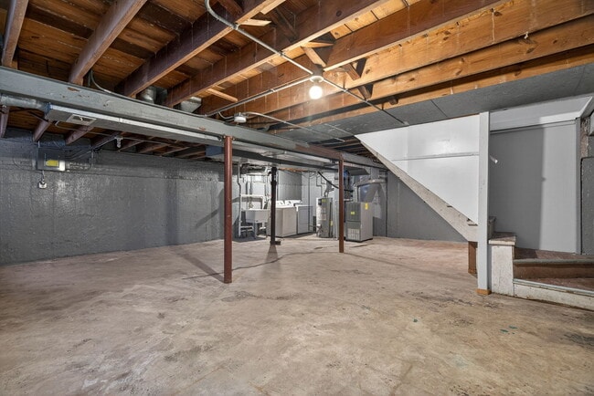 Building Photo - 106 164th St