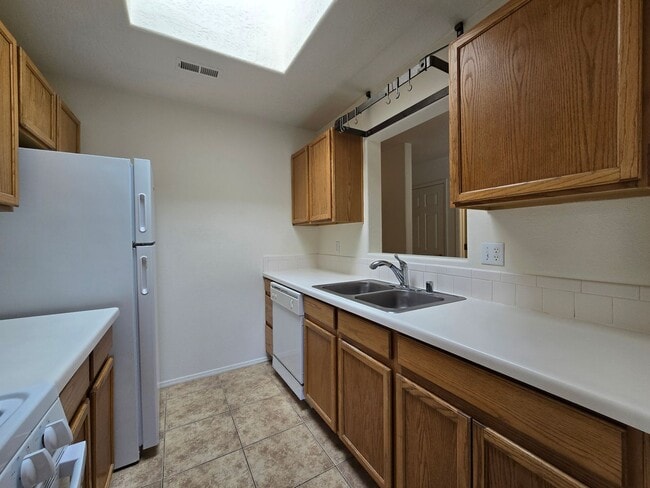 Building Photo - 3353 Vista Del Prado Ct