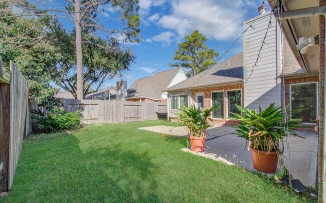 Building Photo - 14806 Flowerwood Dr