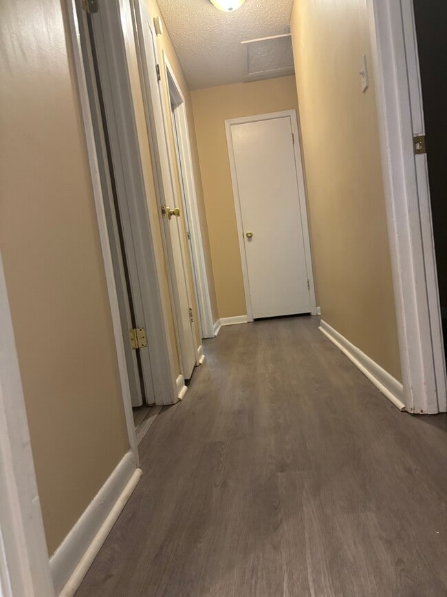 Building Photo - Loggers Cir