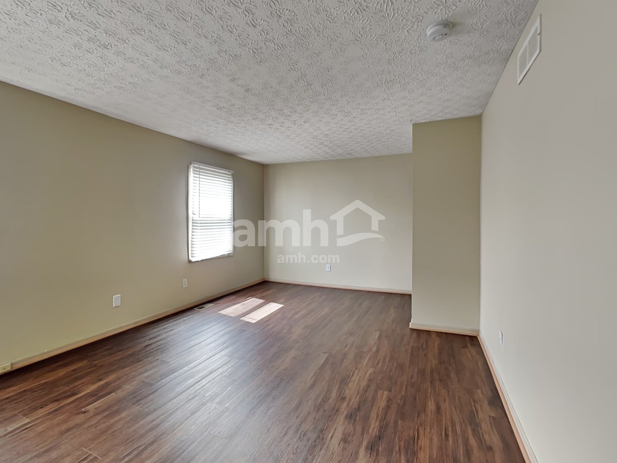 Building Photo - 5563 Crenton Dr