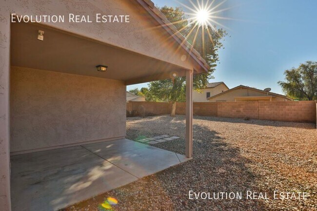 Building Photo - 1561 Maddison Cir