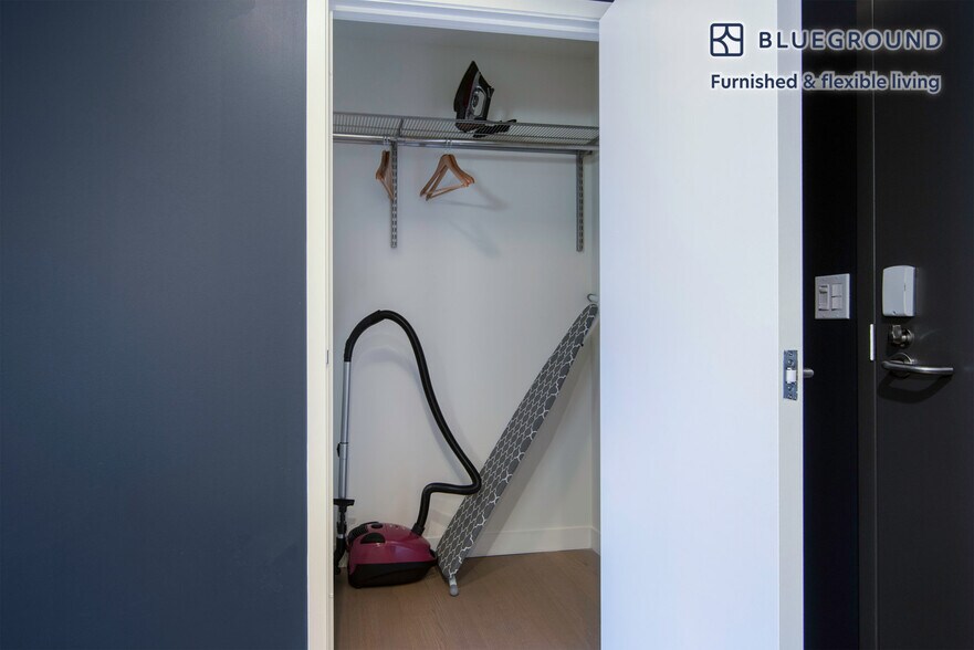 Building Photo - 225 S Grand Ave