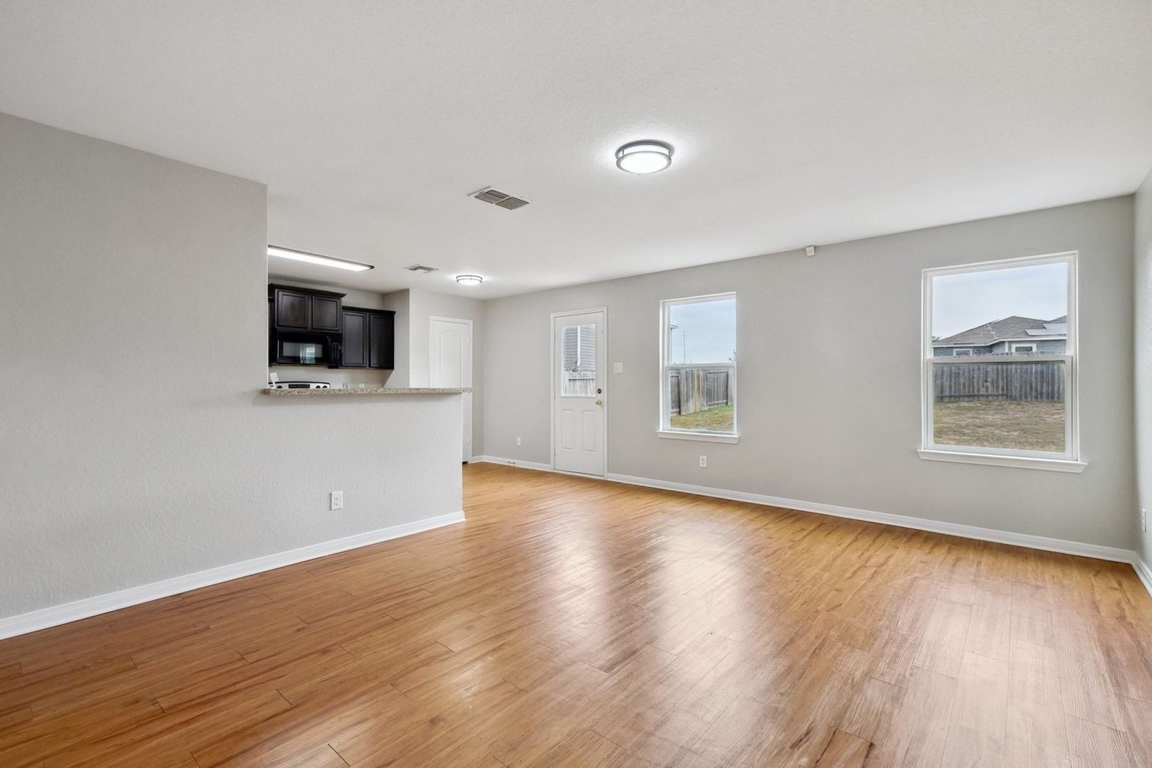 Building Photo - 6211 Baywood Cres