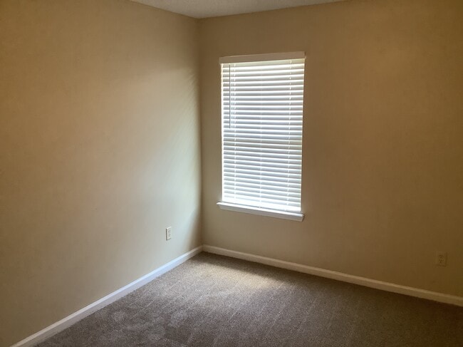 Building Photo - 3268 Volley Dr