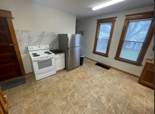 Building Photo - 1237 Albemarle St