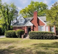 Building Photo - Bungalow in rosewood