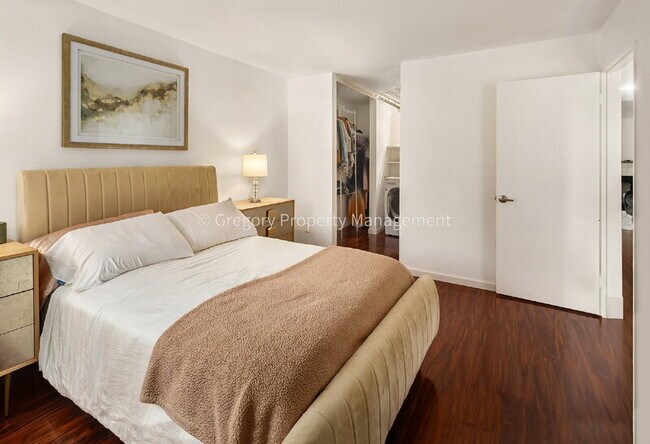 Building Photo - 12415 NE 130th Ct