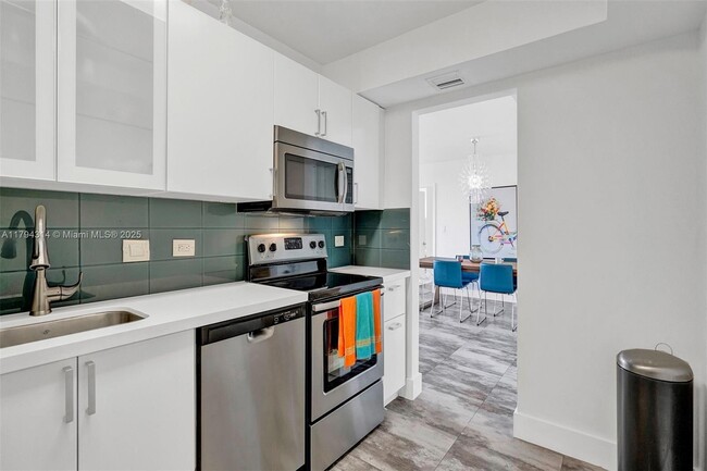 Building Photo - 20515 E Country Club Dr