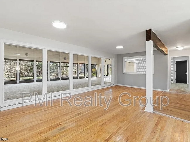 Building Photo - 607 Castle Blvd