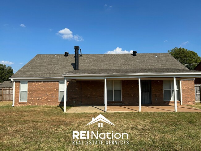 Building Photo - HORN LAKE STUNNER! 3BR/2BA | Vaulted Ceilings & Fireplace | Covered Patio & Garage!