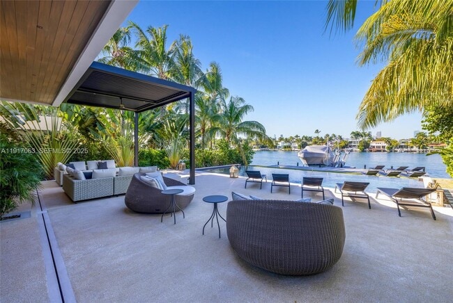 Building Photo - 200 W Rivo Alto Dr