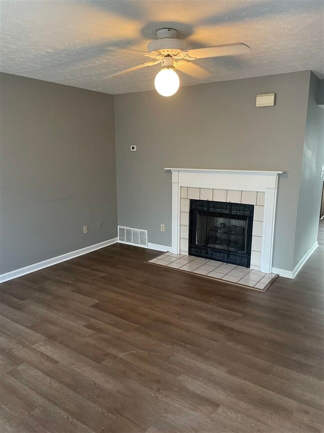 Building Photo - 1744 Cave Mill Rd