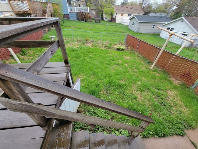 Building Photo - AVAILABLE JUNE - Charming 3 Bed, 1 Bath Home in East hillside!