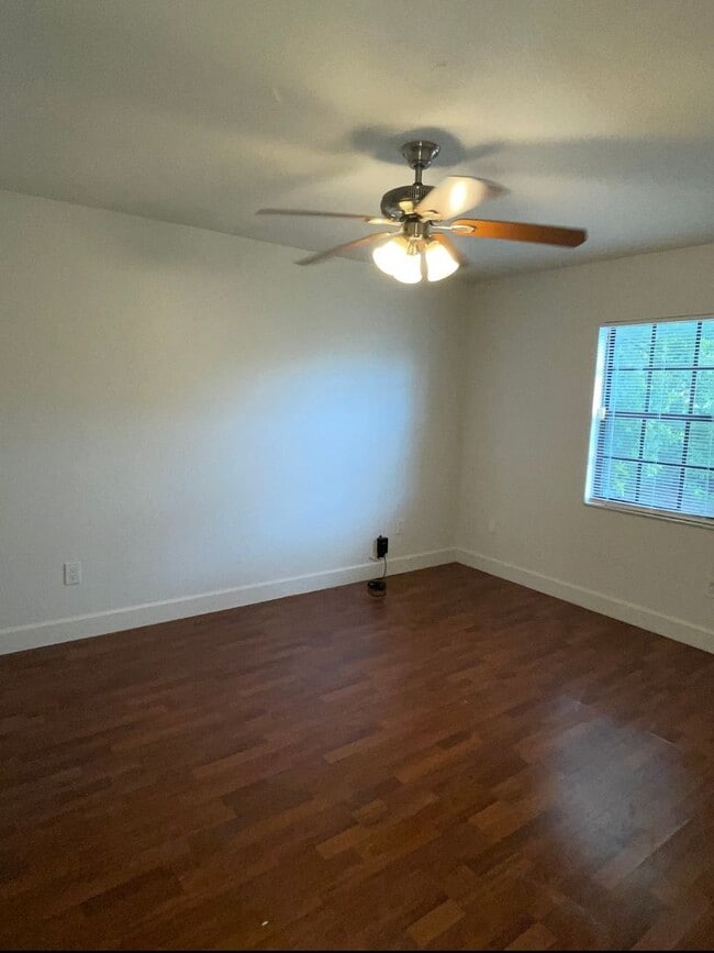 Building Photo - 3/2 Home Available now!