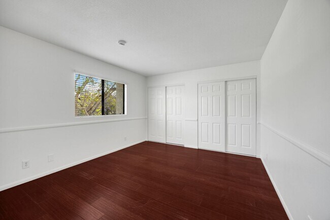 Building Photo - 3 Bed, 3 Bath townhome in Woodbridge Village