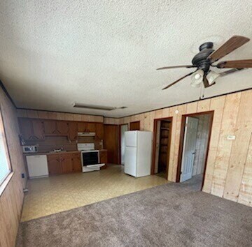 Building Photo - 3 Bedroom 1 bath apartment