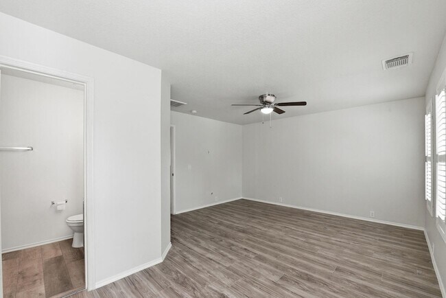 Building Photo - 9631 Coyote Creek Dr
