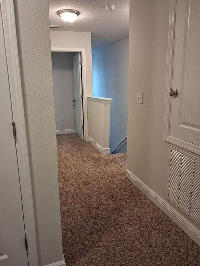 Building Photo - 7562 Shadow Lake Dr