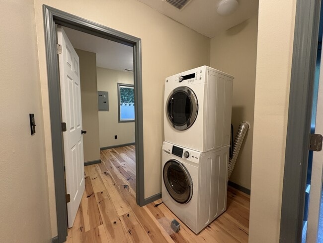 Building Photo - 4600 NW Cornell Rd