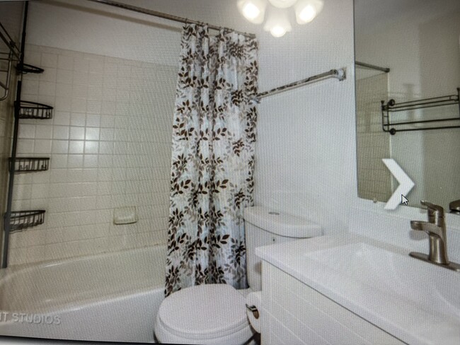 Building Photo - 20 Gant Cir