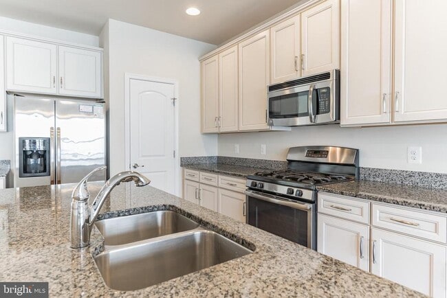 Building Photo - 25621 Pleasant Valley Rd