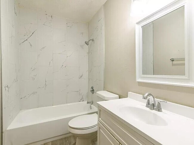 Building Photo - 4634 Fordham St