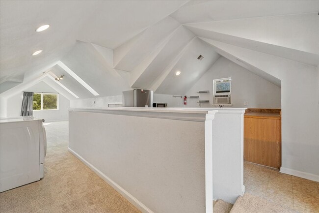 Building Photo - Spacious studio loft in the highly sought-...