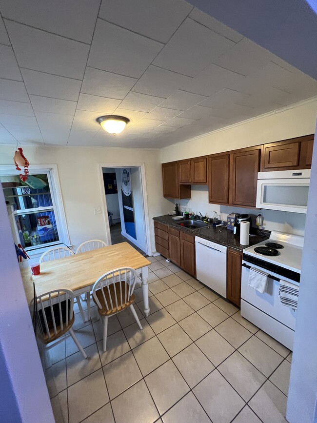 Building Photo - 75 Ridgewood Rd